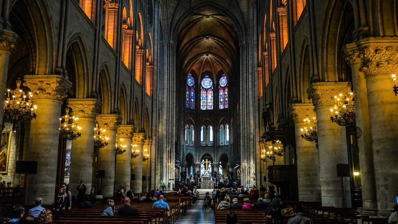 Notre-Dame Outdoor Walking Tour with Sainte-Chapelle entry