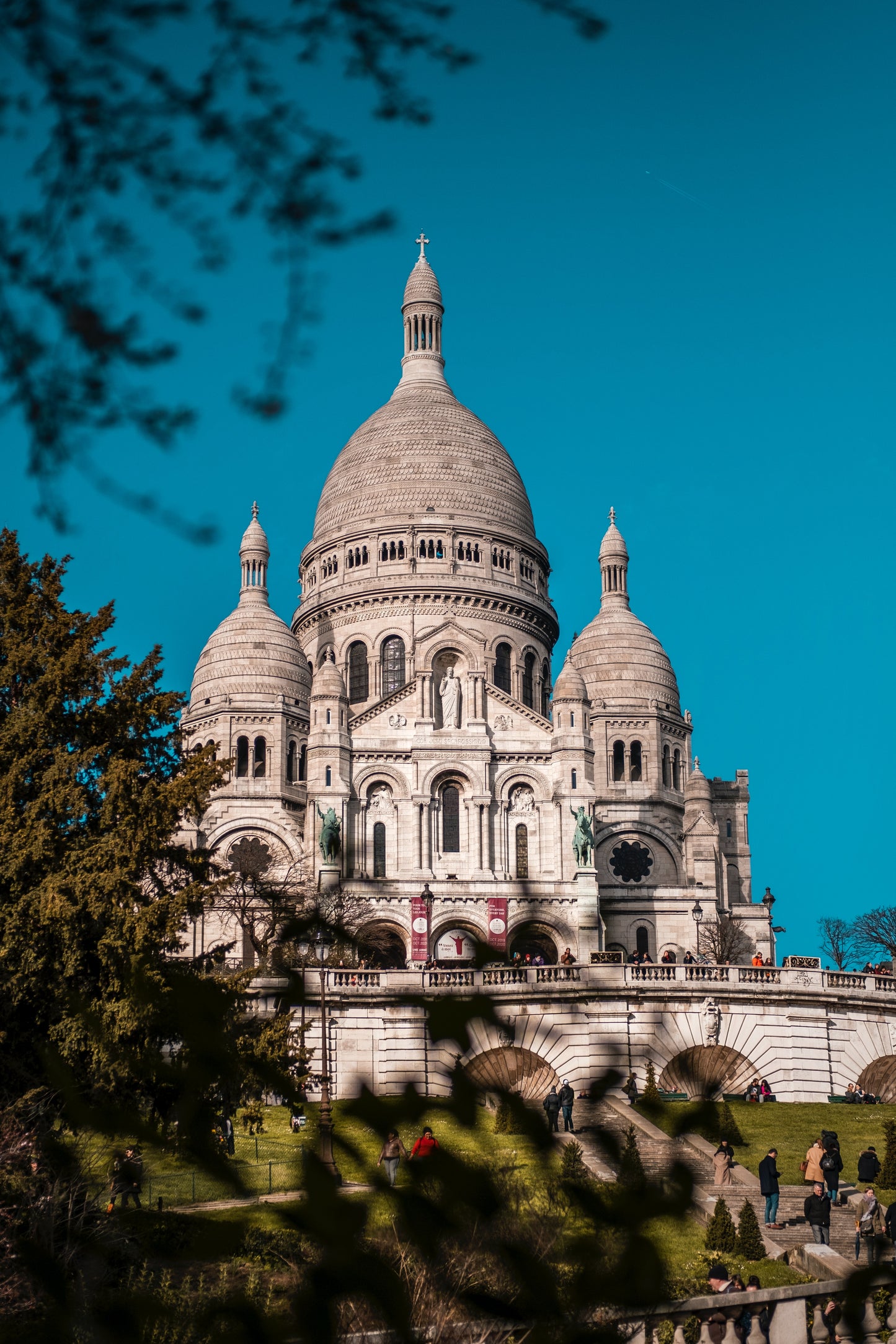 Sculpting Stories: Montmartre & Sacré-Cœur Chronicles